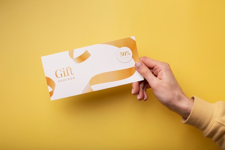 Free Photo beautiful gift voucher with hand