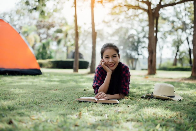 Free photo beautiful girl in autumn forest reading a book