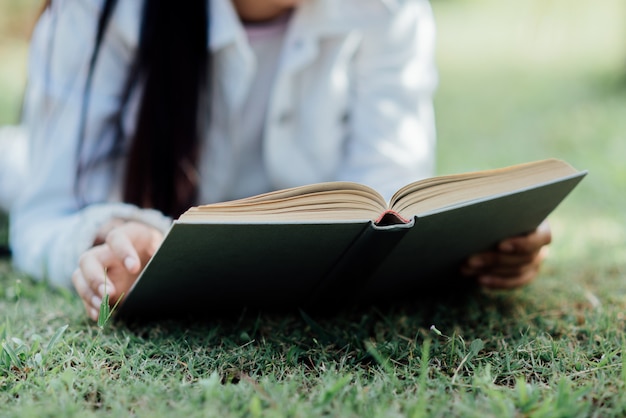 Free photo beautiful girl in autumn forest reading a book