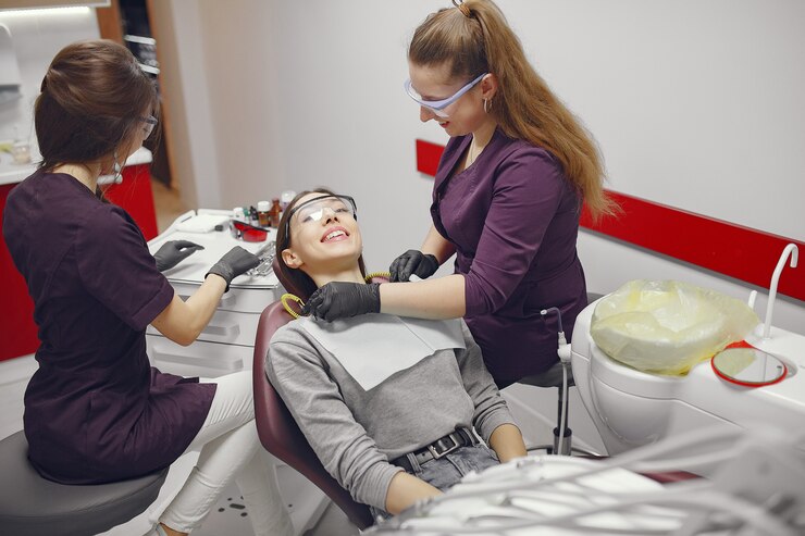Free Photo beautiful girl sitting in the dentist's office