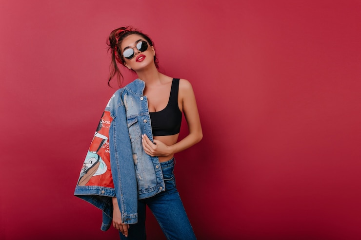 Free Photo beautiful girl with black hair holding decorated denim jacket