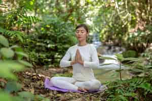 Free photo beautiful girls are playing yoga at the park