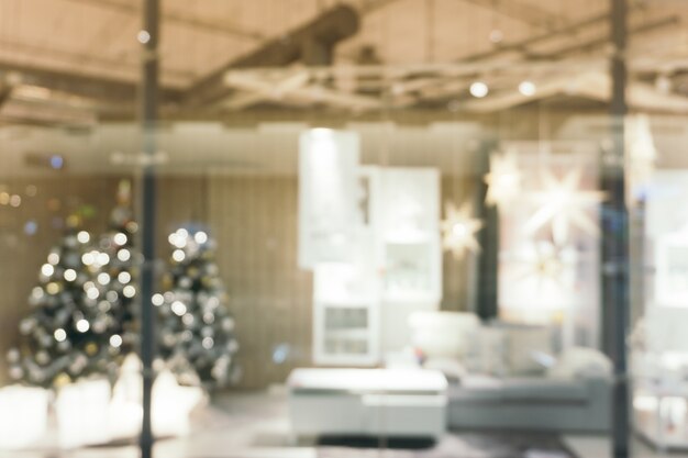 クリスマスツリー、写真の背景のために撮影された焦点の美しい休日の装飾部屋