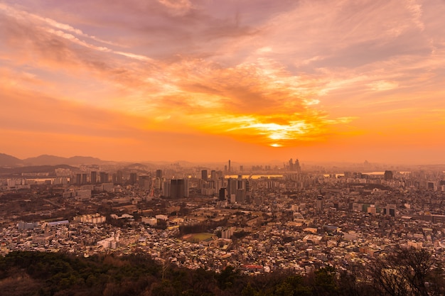 Free photo beautiful landscape and cityscape of seoul city