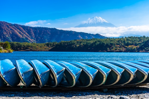 Foto gratuita bellissimo paesaggio di montagna fuji