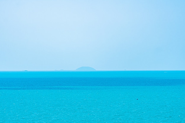 自然の背景のための海と海の美しい風景