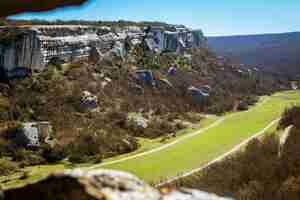 Free photo beautiful landscape view from the mountain to the valley