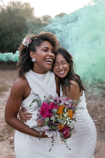 Free photo beautiful lesbian couple celebrating their wedding day outdoors