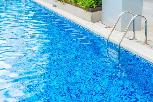 Free photo beautiful luxury hotel swimming pool resort