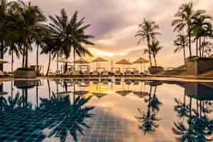 Free photo beautiful luxury outdoor swimming pool in hotel and resort