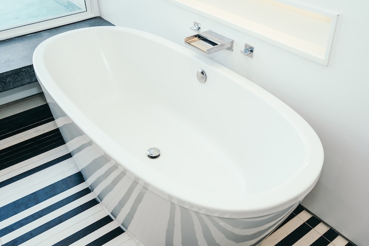 Free Photo beautiful luxury white bathtub decoration interior of bathroom