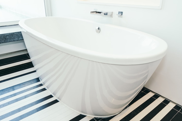 Free Photo beautiful luxury white bathtub decoration interior of bathroom