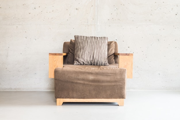 Free photo beautiful luxury wooden sofa