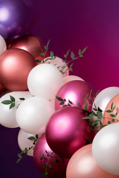 Free photo beautiful metallic balloons with flowers