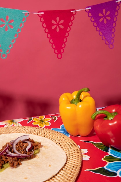 Free photo beautiful mexican party decoration with food