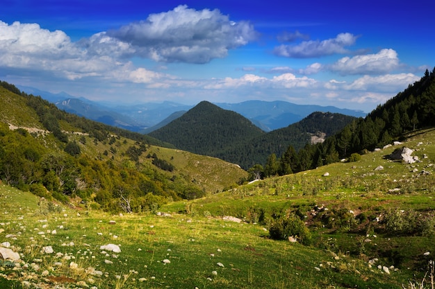 Foto gratuita splendido paesaggio di montagna