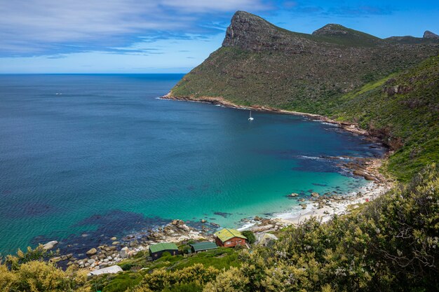 Красивые горные пейзажи на пляже в Мыс Доброй Надежды, Кейптаун, Южная Африка