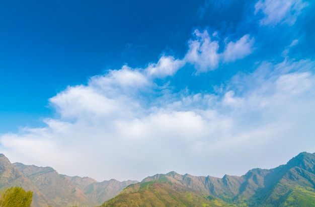 Free photo beautiful mountains landscape kashmir state, india .