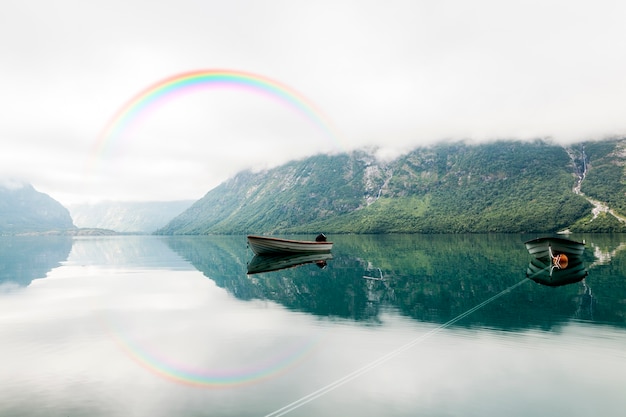 虹のある美しい自然の風景