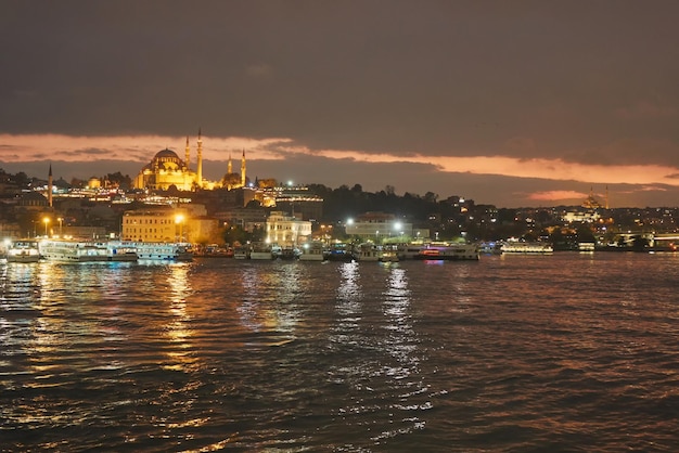 Free photo beautiful night view of the city of istanbul and the sea