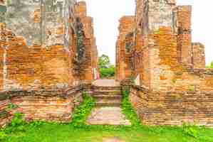 Free photo beautiful old architecture historic of ayutthaya in thailand