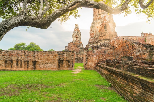 タイのアユタヤの美しい古い建築史跡