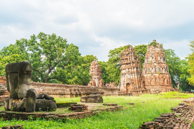 タイのアユタヤの美しい古い建築史跡