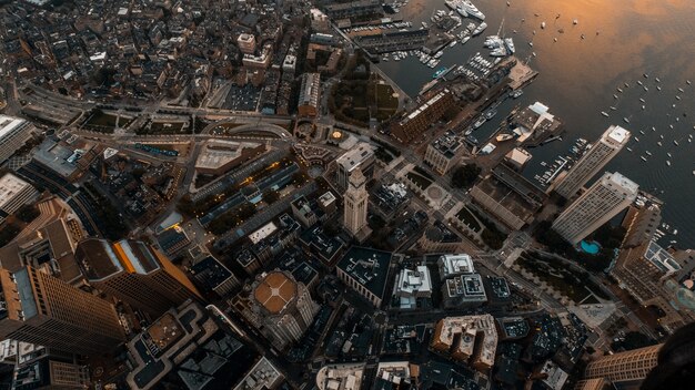 ドローンで撮影した美しい頭上都市の景観