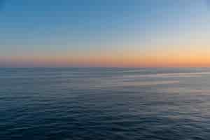 Foto gratuita una bella foto delle onde del mare