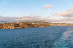 Foto gratuita una bella foto delle onde del mare