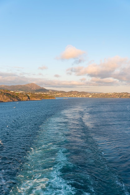 Foto gratuita una bella foto delle onde del mare