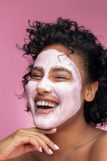 Free photo beautiful portrait of woman on pink