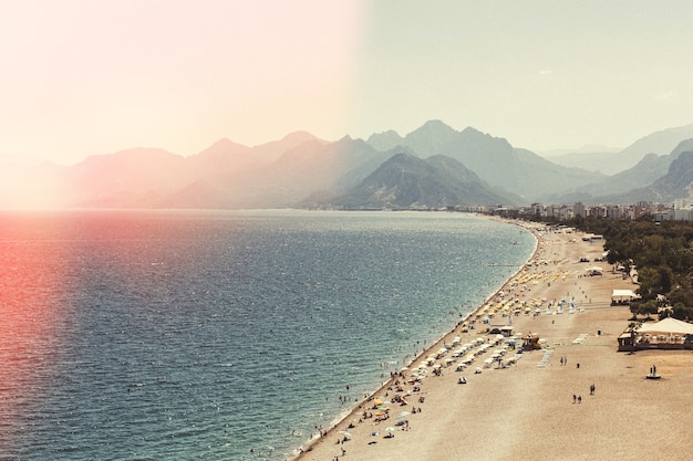 Foto gratuita bella natura retrò con spiaggia