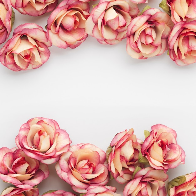 Free photo beautiful roses background with copyspace