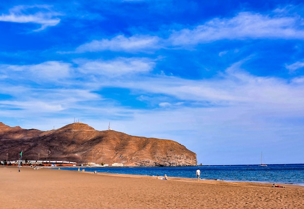 Free photo beautiful scenery of a beach with a huge rock formation in the canary islands, spain