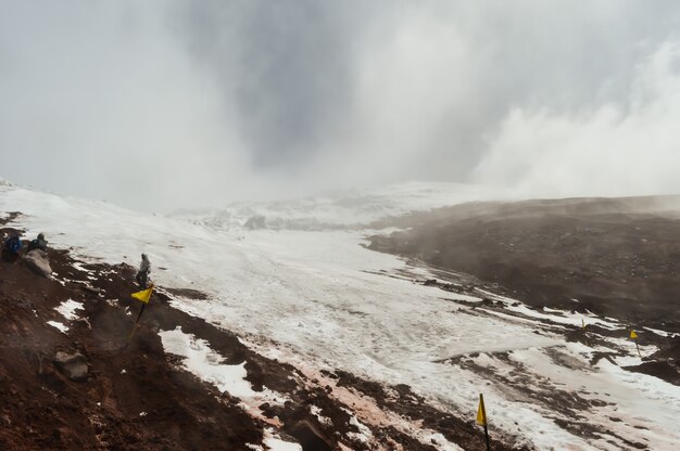 エクアドルにあるチンボラソ成層火山雪の斜面の美しい風景