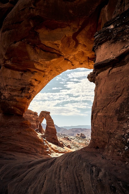Красивые пейзажи изящной арки в национальном парке Арки, штат Юта - США