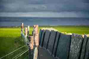 Free photo beautiful scenery pathway of the cliffs of moher