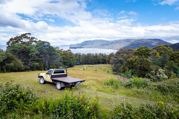 Красивые пейзажи на смотровой площадке Пиратс-Бэй в Иглхок-Нек, Тасманский полуостров, Тасмания