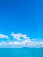 無料写真 美しい海と白い雲と青い空に海