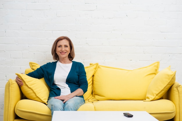 Free photo beautiful senior woman on the couch