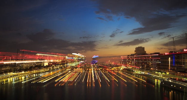 Free photo beautiful shot of an amazing cityscape during a sunset