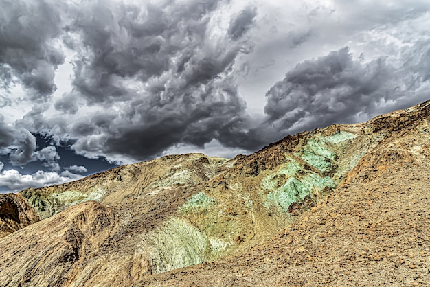 Free photo beautiful shot of artists palette at death valley national park in california, usa