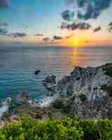 Foto gratuita bellissimo scatto di capo vaticano al tramonto, calabria, italy