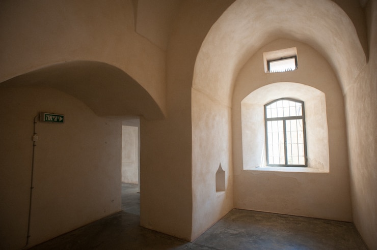 Free Photo beautiful shot of an empty building interior with windows beige walls and an exit sign