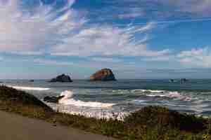 Free photo beautiful shot of foam waves hitting a rocky seashore