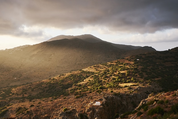 Amorgos 섬, 그리스의 Aegiali 언덕의 아름다운 샷