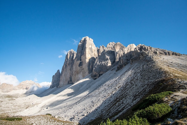 Free photo beautiful shot of an italian dolomites with famous three peaks of lavaredo