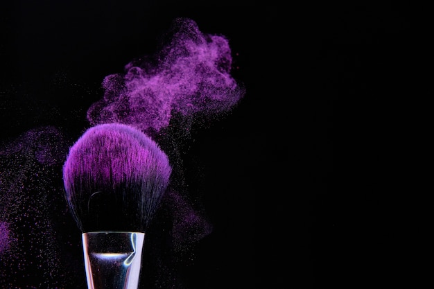 Free photo beautiful shot of makeup brush isolated on black