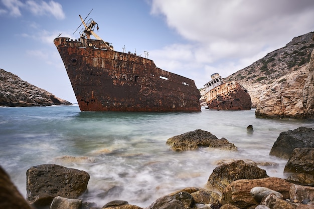 Free photo beautiful shot of the olympia shipwreck in amorgos island, greece